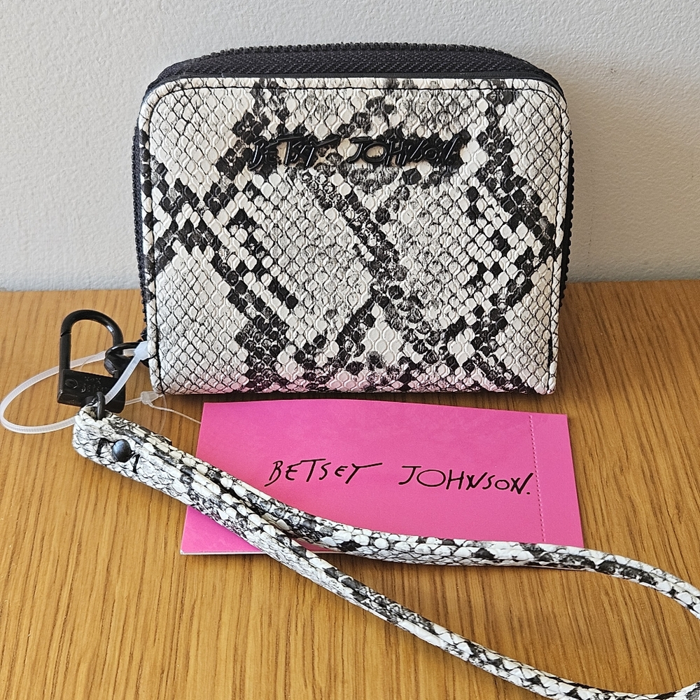 Betsey johnson Xoskully wallet